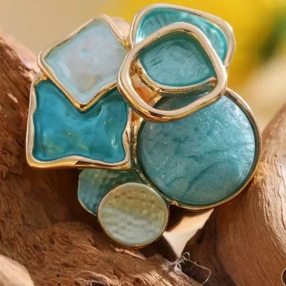 Ring - Picture 3 of 7